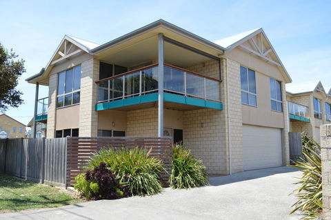 Ocean View Beach House - Newcastle Accommodation 0