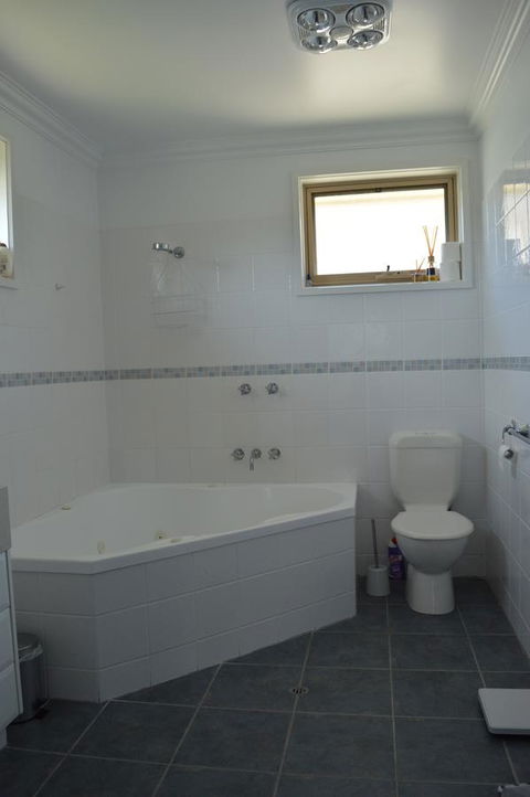 Ocean View Beach House - Newcastle Accommodation 17