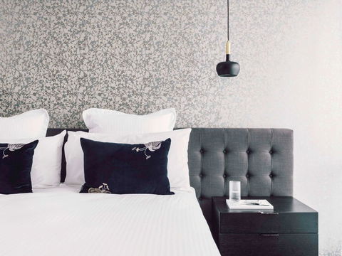 Quay West Suites Melbourne - New Castle Tourism 13