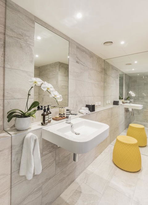 Quay West Suites Melbourne - New Castle Tourism 4