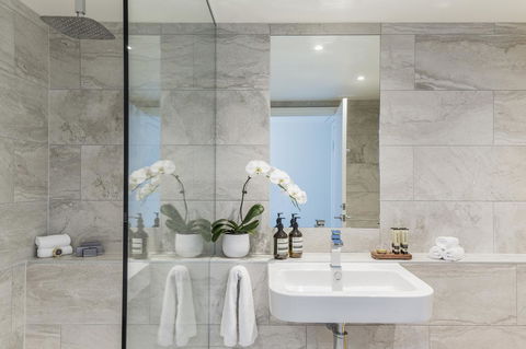 Quay West Suites Melbourne - New Castle Tourism 11