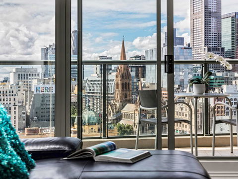Quay West Suites Melbourne - New Castle Tourism 40