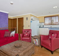 THE BOARDROOM ON BANKSIA - 11 Banksia Ave Bonny Hills - Newcastle Accommodation