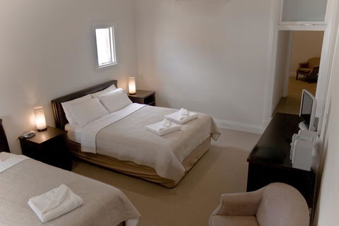 The Bridgetown Hotel - New Castle Tourism 1