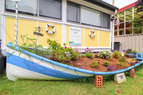 The Broken Oar - New Castle Tourism 1