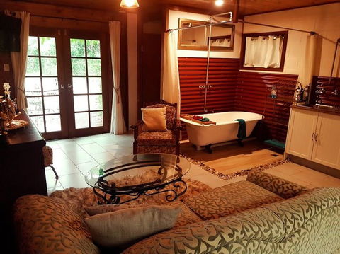 The Cabin - Newcastle Accommodation 0