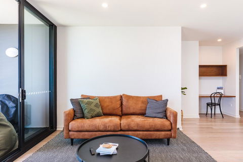 The Edge - Luxurious Waterfront Apartment - Newcastle Accommodation 1
