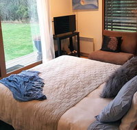 The Gurdies Room with Amazing Sunset Views - Newcastle Accommodation