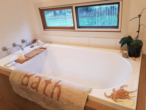 The Gurdies Room With Amazing Sunset Views - Newcastle Accommodation 2