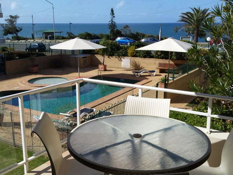 The Headlands 10 - 2 BDRM Apt Across From Alex Beach - Newcastle Accommodation 2