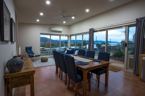 The Hill House - Newcastle Accommodation 3