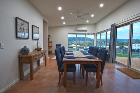 The Hill House - Newcastle Accommodation 2