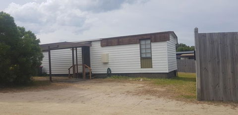 The Hut - Newcastle Accommodation 2