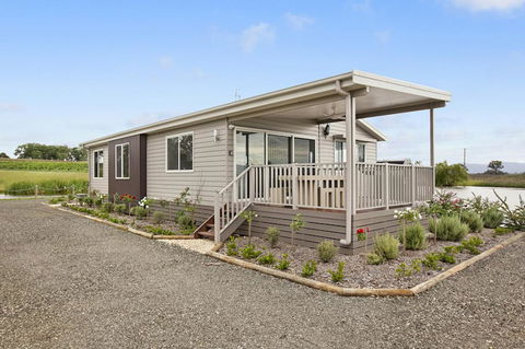 The Lake House @ 201 - New Castle Tourism 0
