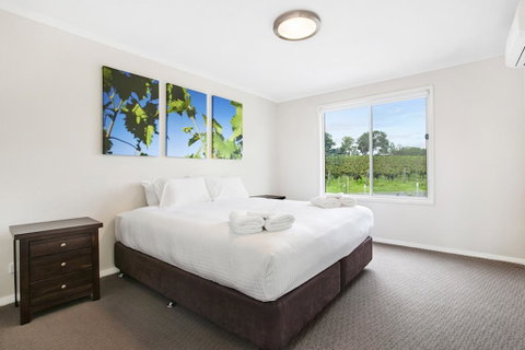 The Lake House @ 201 - Newcastle Accommodation 2