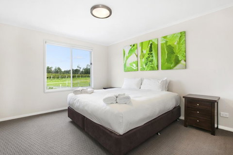 The Lake House @ 201 - Newcastle Accommodation 3