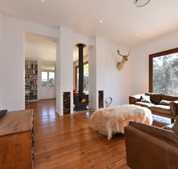The Parson's Vineyard Retreat - get amongst the vineyards in a historic home - Newcastle Accommodation