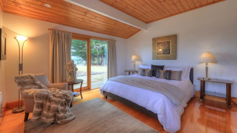 The Peninsula Experience - Newcastle Accommodation 3