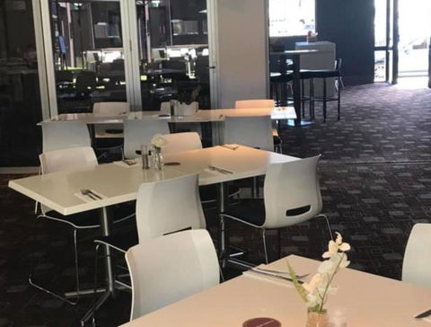 The Premier Hotel Broadmeadow - Newcastle Accommodation 1