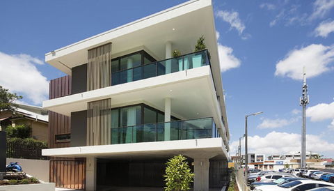 The Princess Bride - Executive 3BR Bulimba Apartment With Balcony In Central Location - New Castle Tourism 3