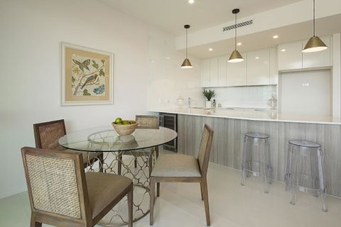 The Princess Bride - Executive 3BR Bulimba Apartment With Balcony In Central Location - New Castle Tourism 2