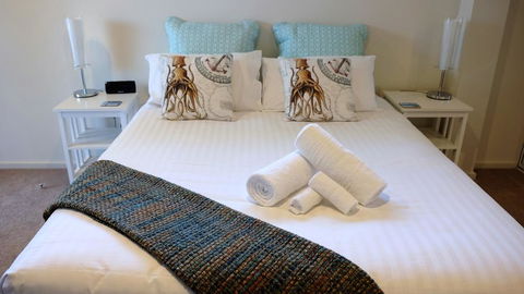THE TIN SHED Couples Accommodation At Bay Of Fires - New Castle Tourism 0