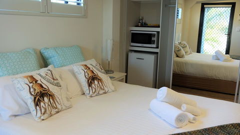 THE TIN SHED Couples Accommodation At Bay Of Fires - New Castle Tourism 3