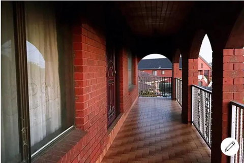 Thomastown Antique House Room 1 - Newcastle Accommodation 2