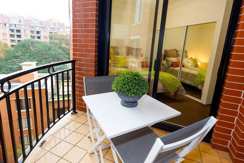 Thriving City Location, Dining Hub - New Castle Tourism 1