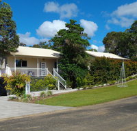 Tinaroo Sunset Retreat - Newcastle Accommodation