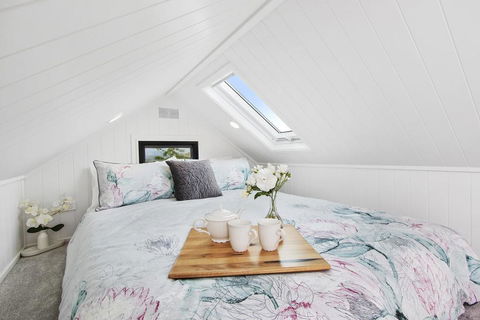 TINY HOME......BIG Views - New Castle Tourism 1