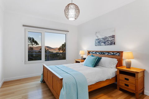 Tolpuddle Villa - New Castle Tourism 1