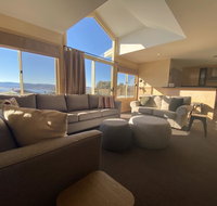 Torino 6 - Lake Jindabyne  Snowy Mountain Views - Newcastle Accommodation