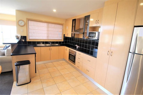 Torino 6 - Lake Jindabyne & Snowy Mountain Views - Newcastle Accommodation 3