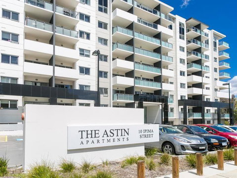 Tranquil, Relaxing Forrest Style Apartment - Braddon CBD - Newcastle Accommodation 2