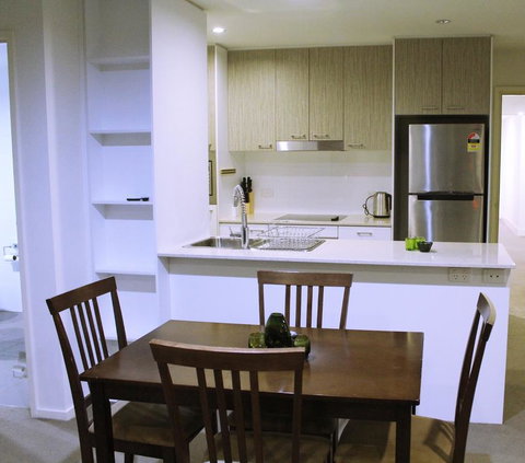 Tranquil, Relaxing Forrest Style Apartment - Braddon CBD - Newcastle Accommodation 1