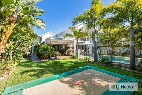 Tropical Oasis - Newcastle Accommodation 1
