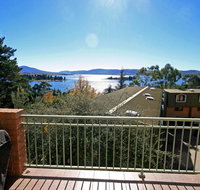 Twin Seasons 4 - Lake and Mountain Views - Newcastle Accommodation