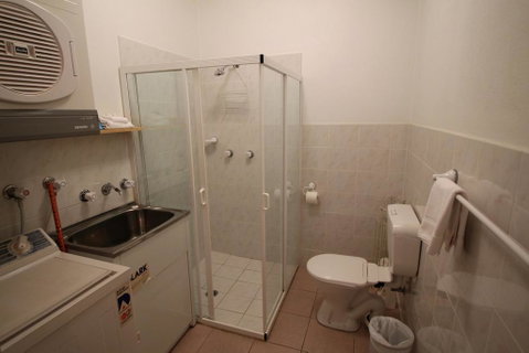 Twin Seasons 4 - Lake And Mountain Views - Newcastle Accommodation 1