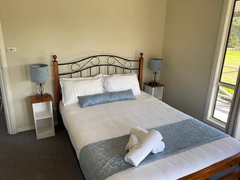 Twin Trees Country Cottages - Newcastle Accommodation 2