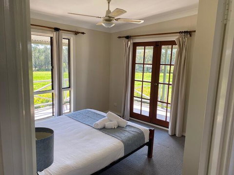 Twin Trees Country Cottages - Newcastle Accommodation 1