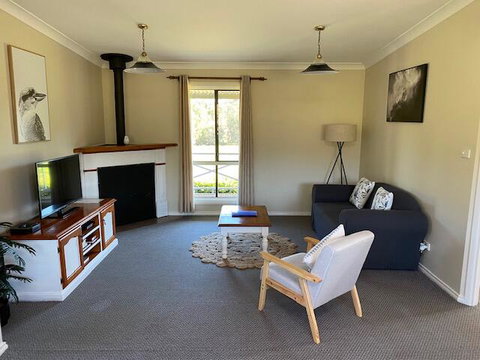 Twin Trees Country Cottages - Newcastle Accommodation 3