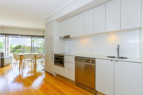 Two Bedroom Resort Apartment - Newcastle Accommodation 3