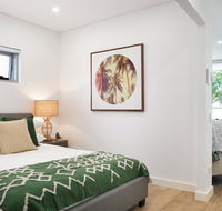 Ultra Modern Studio Suite with Balcony Near Shops - Newcastle Accommodation