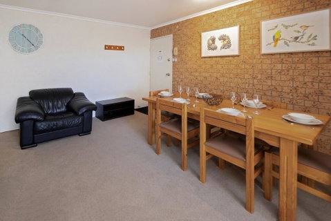 Unit 7 St Moritz - Newcastle Accommodation 2