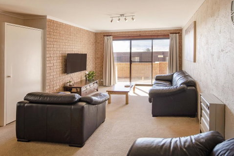 Unit 7 St Moritz - Newcastle Accommodation 1