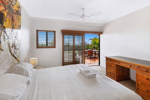 Unrivaled Ocean And City Views From Resort Style 3bed With Garden - Newcastle Accommodation 3