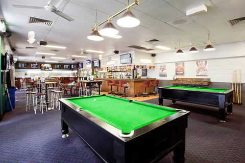 Upper Ross Hotel - New Castle Tourism 3
