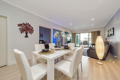 Venetian Canal Apartment-Close To Beaches And Marina - New Castle Tourism 1