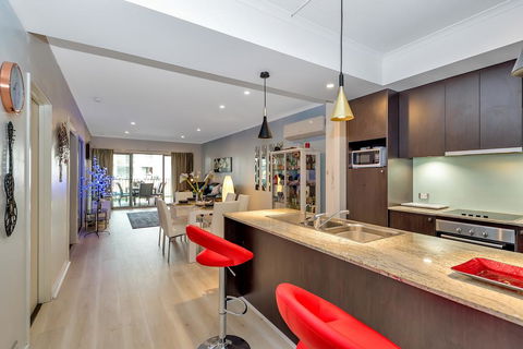 Venetian Canal Apartment-Close To Beaches And Marina - New Castle Tourism 0
